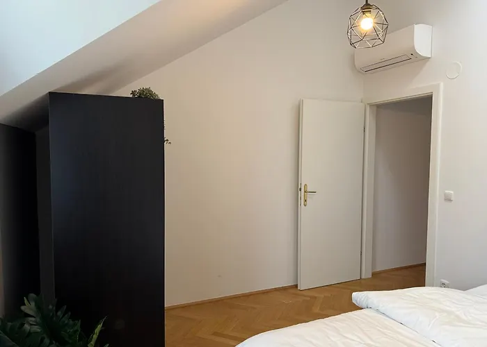 50qm, 1 Bedroom Schoenbrunn, Central, Balcony Daire Viyana