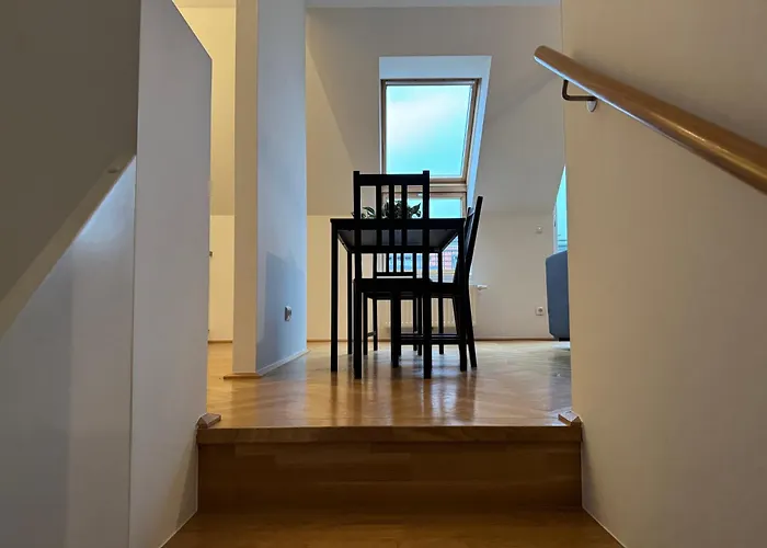 50qm, 1 Bedroom Schoenbrunn, Central, Balcony Viyana
